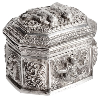 Lot 208 - A SMALL BURMESE SILVER BOX