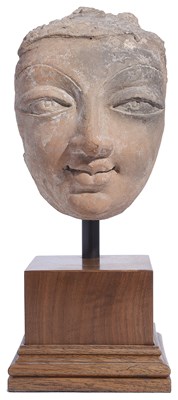 Lot 218 - A TERRACOTTA HEAD