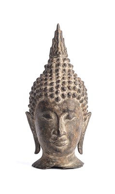 Lot 770 - A SMALL BRONZE HEAD OF BUDDHA, THAILAND, 15TH/16TH CENTURY