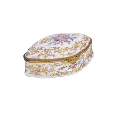 Lot 421 - A LIMOGES CASKET