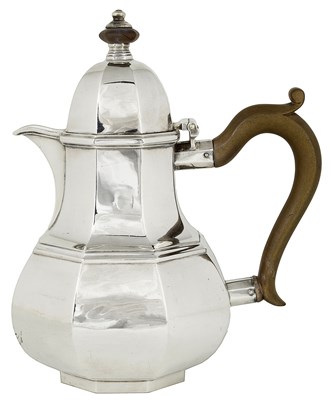 Lot 518 - AN EDWARDIAN SILVER COFFEE POT