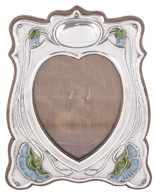 Lot 533 - AN EDWARDIAN SILVER-MOUNTED PHOTOGRAPH FRAME