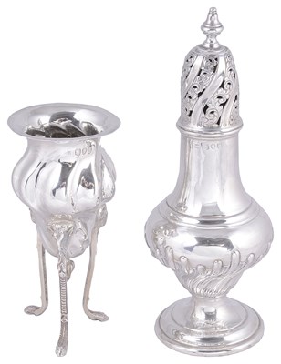 Lot 534 - A VICTORIAN SILVER SUGAR CASTER