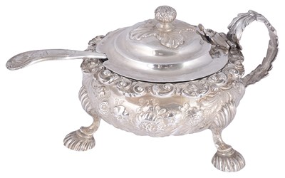 Lot 548 - A GEORGE IV SILVER MUSTARD POT