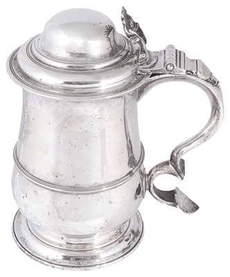 Lot 561 - A GEORGE III SILVER TANKARD