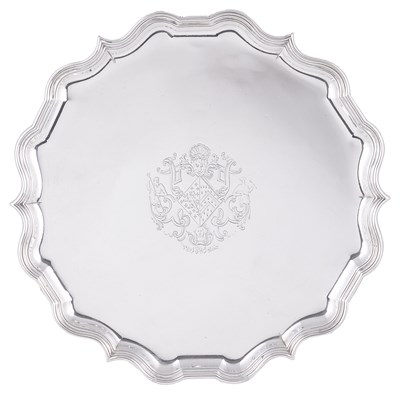 Lot 565 - A SILVER SALVER