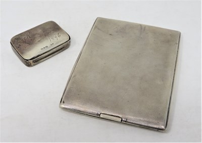 Lot 566 - A VICTORIAN SILVER VESTA CASE