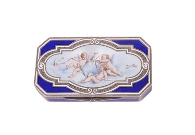 Lot 580 - A SILVER-GILT AND ENAMELLED BOX