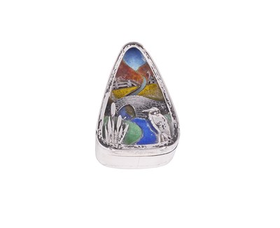 Lot 581 - A SILVER BOX WITH 'SILVERSCAPE' COVER