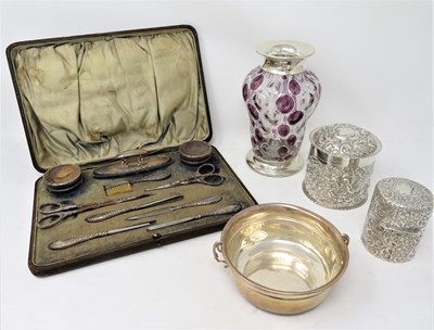 Lot 586 - AN EDWARDIAN SILVER TOILET BOX AND COVER