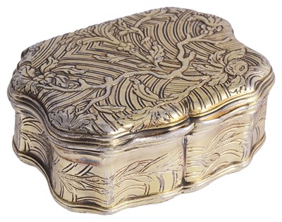 Lot 587 - A FRENCH SILVER-GILT SNUFF BOX