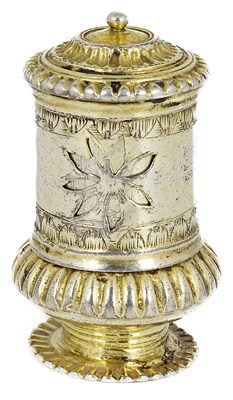 Lot 588 - A PARCEL-GILT SILVER POMANDER (VINAIGRETTE)