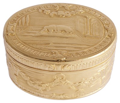 Lot 593 - A FRENCH GOLD SNUFF BOX
