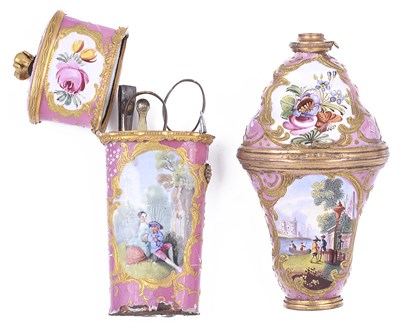 Lot 605 - A SOUTH STAFFORDSHIRE ENAMEL ETUI AND A SCENT FLASK/BONBONNIERE