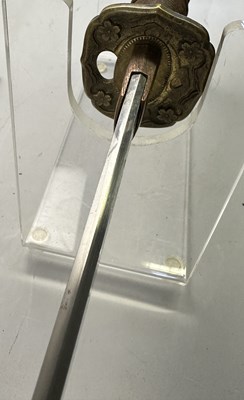 Lot 301 - A JAPANESE SHIN-GUNTO, SHOWA PERIOD (1926-1945), BLADE 1600-1700, SIGNED TAKADA JU FUJIWARA MUNEKAGE