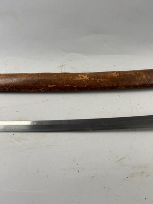 Lot 301 - A JAPANESE SHIN-GUNTO, SHOWA PERIOD (1926-1945), BLADE 1600-1700, SIGNED TAKADA JU FUJIWARA MUNEKAGE