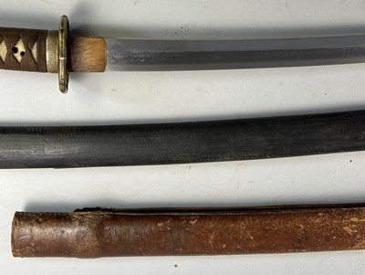 Lot 301 - A JAPANESE SHIN-GUNTO, SHOWA PERIOD (1926-1945), BLADE 1600-1700, SIGNED TAKADA JU FUJIWARA MUNEKAGE