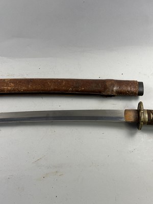Lot 301 - A JAPANESE SHIN-GUNTO, SHOWA PERIOD (1926-1945), BLADE 1600-1700, SIGNED TAKADA JU FUJIWARA MUNEKAGE