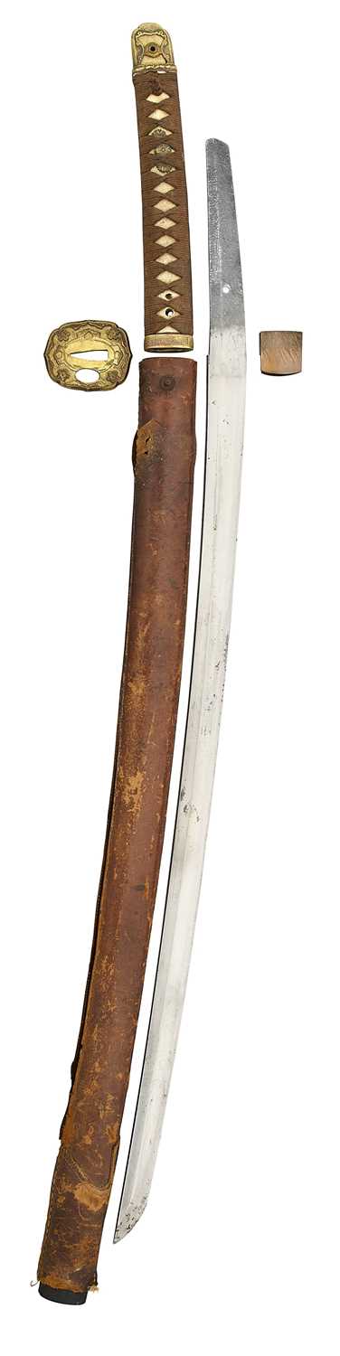 Lot 301 - A JAPANESE SHIN-GUNTO, SHOWA PERIOD (1926-1945), BLADE 1600-1700, SIGNED TAKADA JU FUJIWARA MUNEKAGE