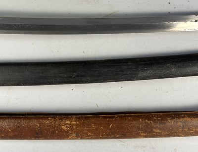 Lot 301 - A JAPANESE SHIN-GUNTO, SHOWA PERIOD (1926-1945), BLADE 1600-1700, SIGNED TAKADA JU FUJIWARA MUNEKAGE