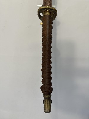 Lot 301 - A JAPANESE SHIN-GUNTO, SHOWA PERIOD (1926-1945), BLADE 1600-1700, SIGNED TAKADA JU FUJIWARA MUNEKAGE