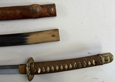Lot 301 - A JAPANESE SHIN-GUNTO, SHOWA PERIOD (1926-1945), BLADE 1600-1700, SIGNED TAKADA JU FUJIWARA MUNEKAGE