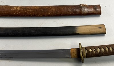 Lot 301 - A JAPANESE SHIN-GUNTO, SHOWA PERIOD (1926-1945), BLADE 1600-1700, SIGNED TAKADA JU FUJIWARA MUNEKAGE