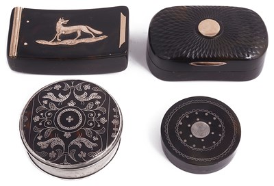 Lot 646 - ~A SMALL TORTOISESHELL SNUFF BOX