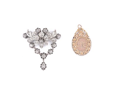 Lot 677 - GOLD AND SEED PEARL PENDANT