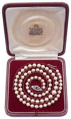 Lot 690 - AMETHYST AND SEED PEARL PENDANT