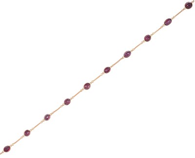 Lot 697 - GARNET NECKLACE