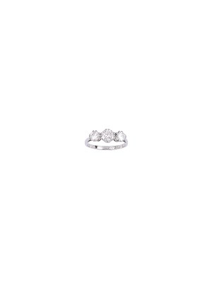 Lot 703 - THREE STONE DIAMOND RING