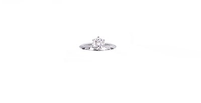 Lot 716 - DIAMOND RING