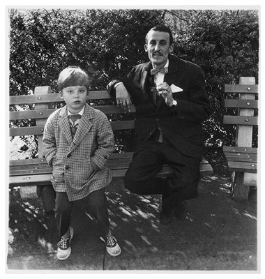 Lot 237 - DIANE ARBUS (1923-1971)