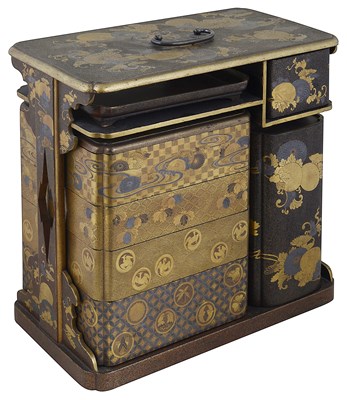 Lot 1 - A JAPANESE LACQUER SAGEJUBAKO (PORTABLE PICNIC SET)