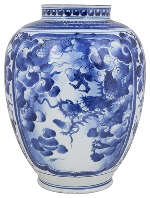 Lot 3 - A JAPANESE ARITA VASE