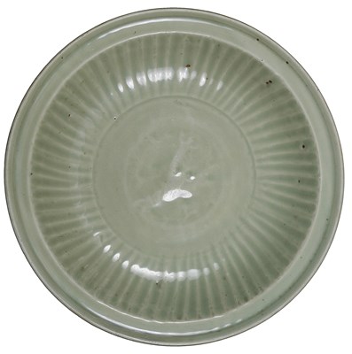 Lot 15 - A CHINESE 'LONGQUAN' CELADON LARGE DISH
