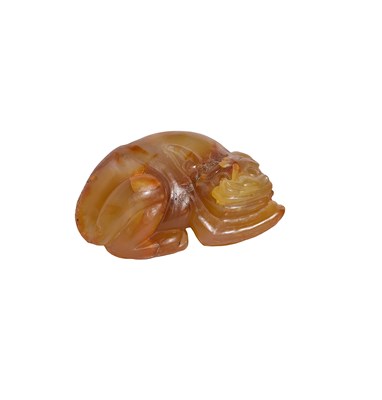 Lot 61 - A CHINESE AGATE CARVING OF A LION