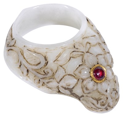 Lot 188 - A JADE ARCHER'S RING
