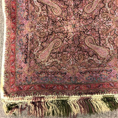 Lot 267 - A PRINTED 'KASHMIR' SHAWL