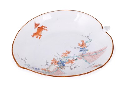 Lot 22 - A CHELSEA PEACH SHAPED DISH