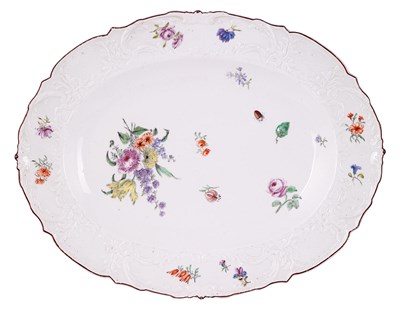 Lot 32 - A LARGE CHELSEA OVAL DISH