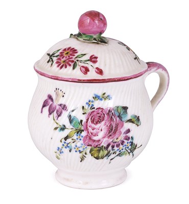Lot 54 - A MENNECY CUSTARD CUP AND COVER
