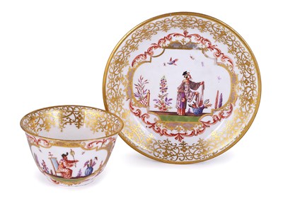 Lot 56 - A MEISSEN TEABOWL AND SAUCER