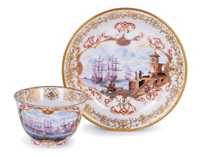 Lot 63 - AN EARLY MEISSEN TEABOWL AND SAUCER