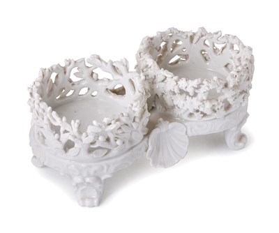 Lot 76 - A PORCELAIN CONDIMENT STAND