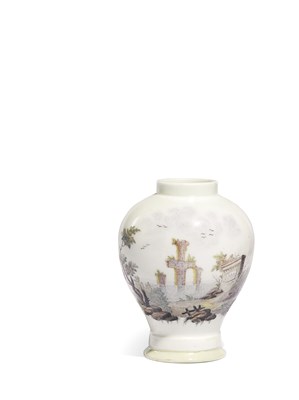 Lot 111 - â€¡A CAPODIMONTE TEA CADDY