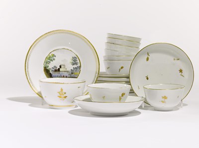 Lot 114 - â€¡EIGHT TEABOWLS AND SAUCERS AND A LARGER TEABOWL