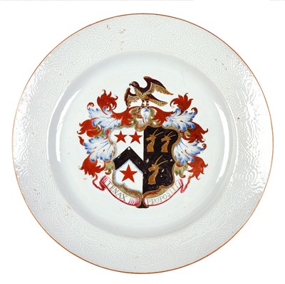 Lot 124 - A LARGE CHINESE ARMORIAL DISH, QIANLONG