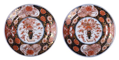 Lot 132 - A PAIR OF JAPANESE IMARI PLATES